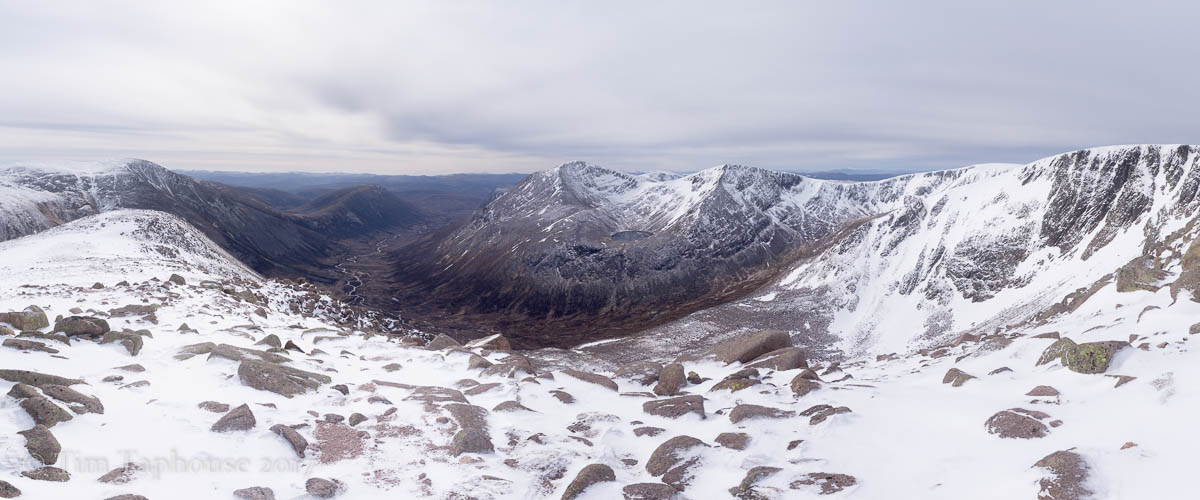 Nearing Braeriach, looking out over Ben Macdui, Lairig Ghru, Cairn Toul and Shor an Lochain Uaine (Angel's Peak)